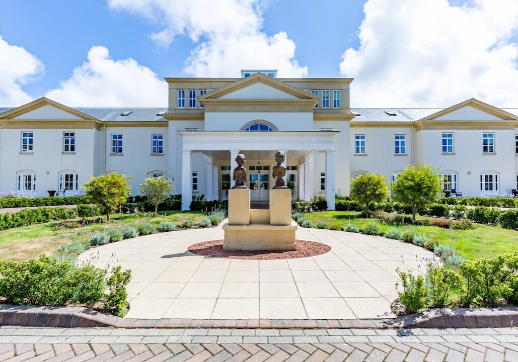 Barchester-Lakeside-Photo